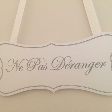 B&B Les Muscades Saint-Étienne-du-Grès Екстериор снимка