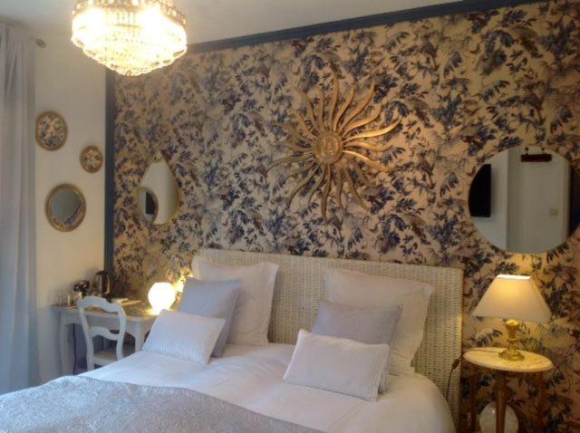 B&B Les Muscades Saint-Étienne-du-Grès Екстериор снимка