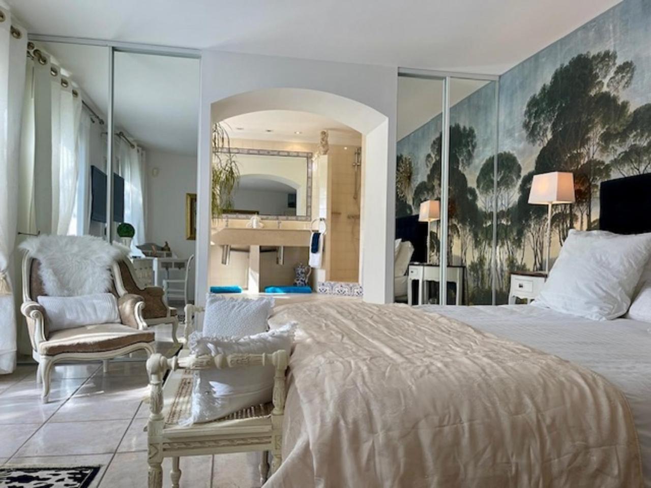 B&B Les Muscades Saint-Étienne-du-Grès Екстериор снимка