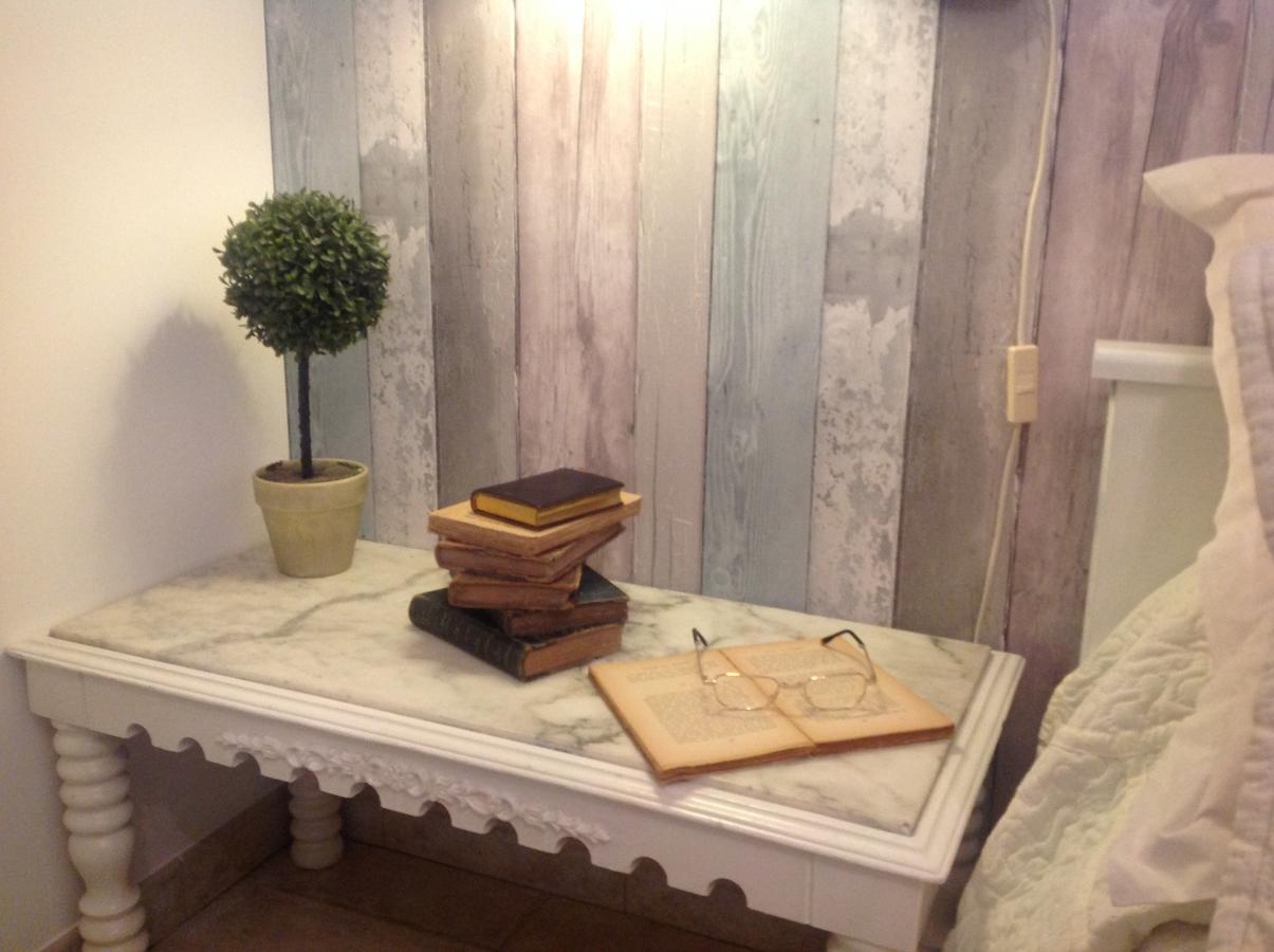 B&B Les Muscades Saint-Étienne-du-Grès Екстериор снимка