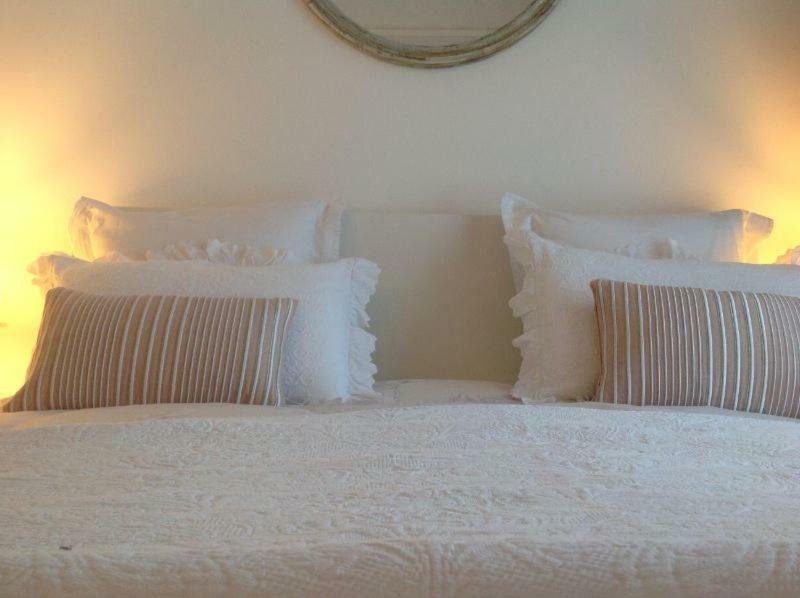 B&B Les Muscades Saint-Étienne-du-Grès Екстериор снимка